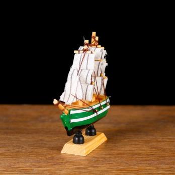 Корабль сувенирный малый «Клеймор», борта зелёные с белой полосой, паруса белые, 3×10×10 см 805888